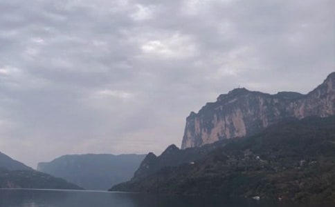 �����{��